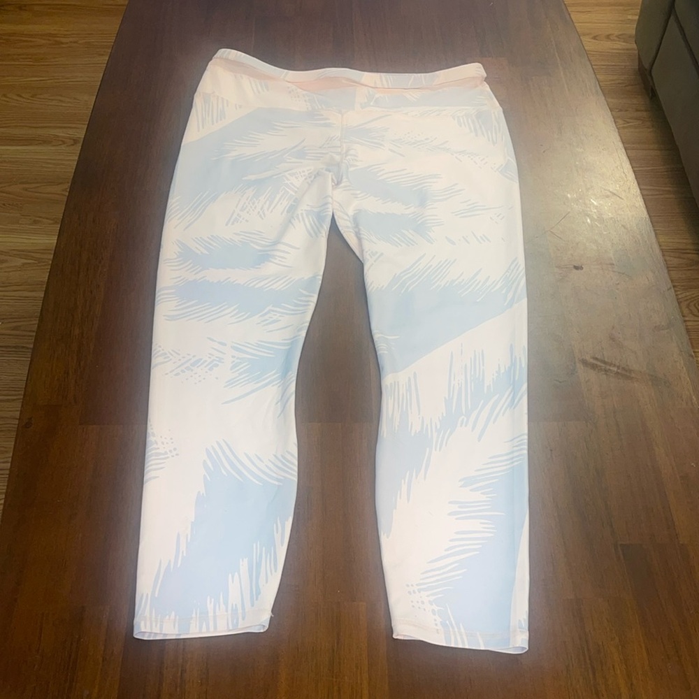 Fabletics NWT Darby High Waisted 7/8 Capri Leggings. Pink/grey. Power hold